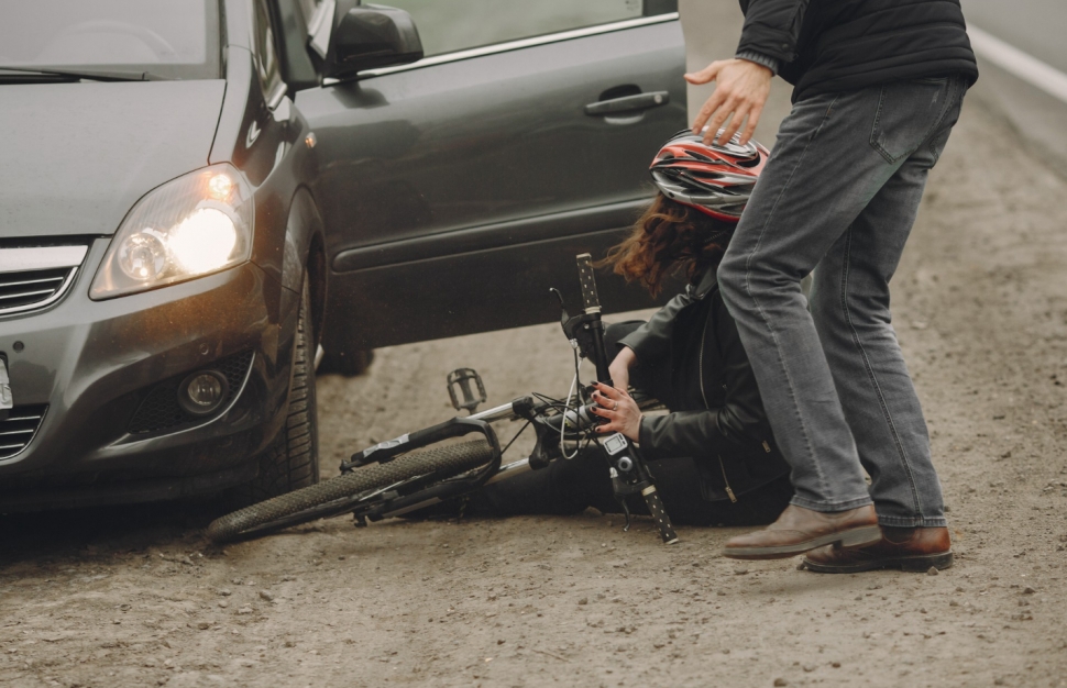 Wypadek na ulicy Kopernika w Rynie: 15-letnia piesza potrącona przez samochód