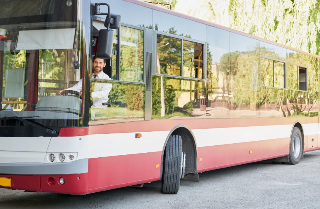 64 miliony złotych na rozwój transportu autobusowego w Warmii i Mazurach – komunikacyjne wykluczenie staje się przeszłością