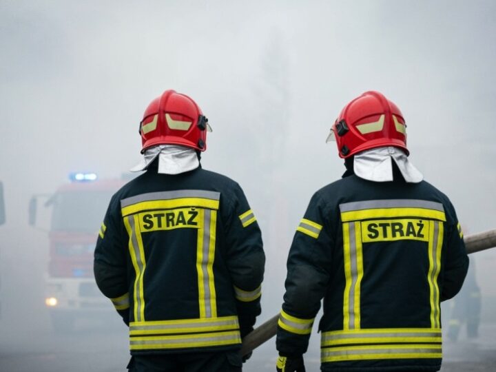 Policjanci uratowali mieszkańców podczas pożaru w centrum miasta
