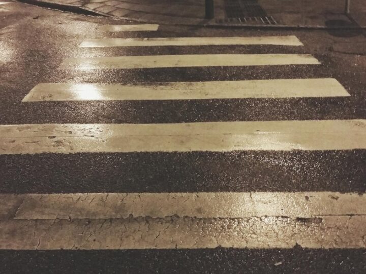 Policjanci z Wydmin odnaleźli zagubionego tatę małego narciarza na stoku w Okrągłym