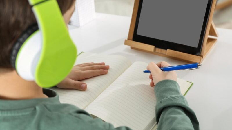 Japońska magia teatrzyku kamishibai w bibliotece w Wilkasach