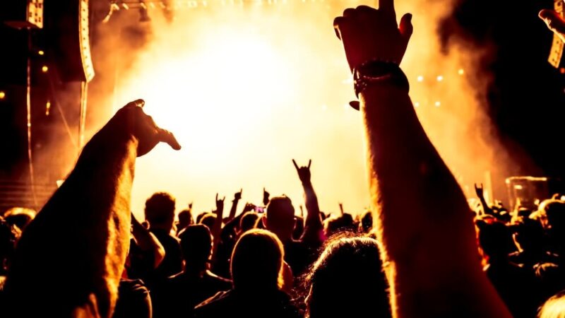 Zachwycający koncert „Cellofuny” nad Kisajnem o zachodzie słońca