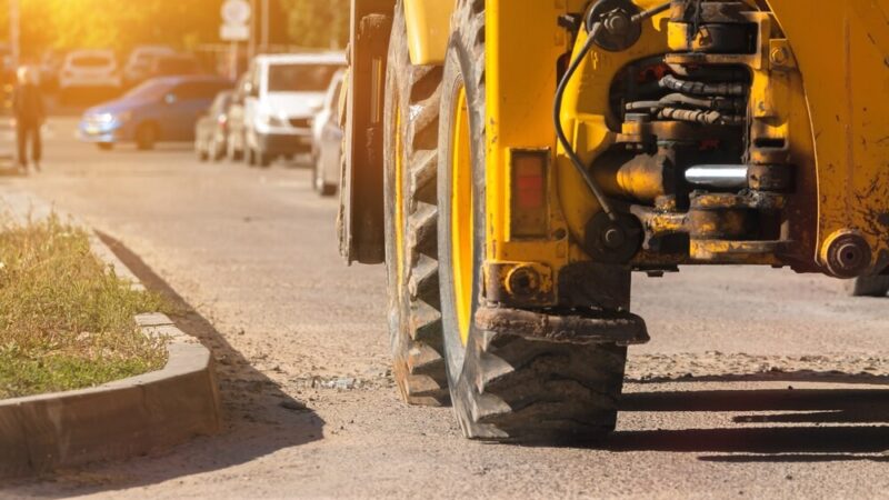 Utrudnienia drogowe na trasie Kętrzyn – Giżycko: zmiany w harmonogramie robót bitumicznych